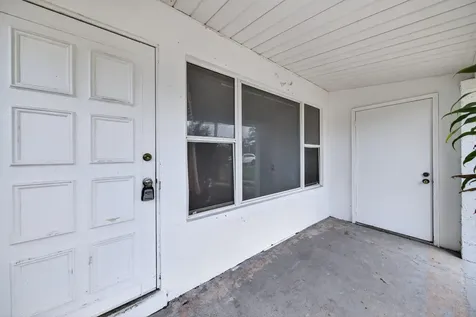 27 NE 17th Avenue Pompano Beach FL 33060