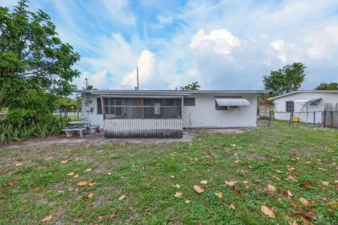 27 NE 17th Avenue Pompano Beach FL 33060