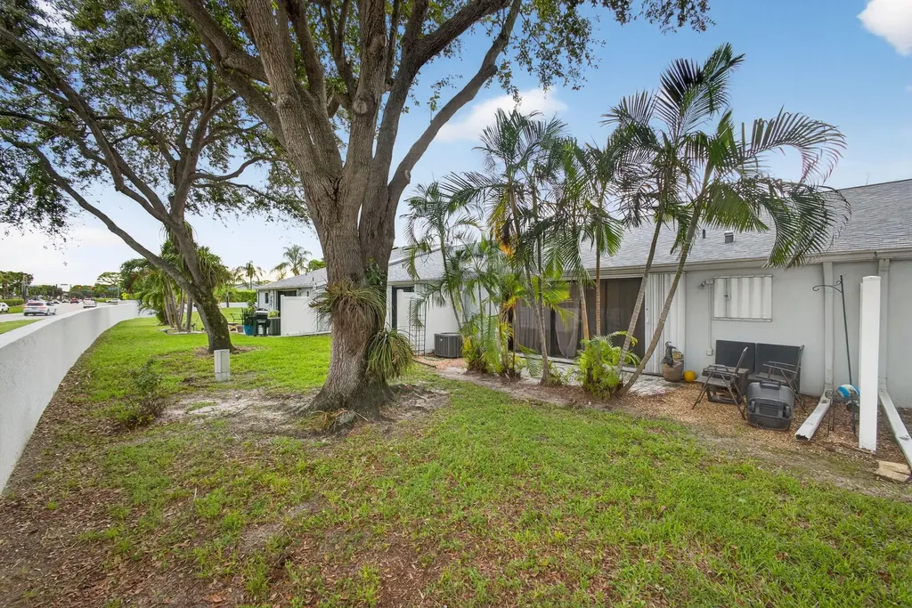 2640 Gately Drive W West Palm Beach FL 33415