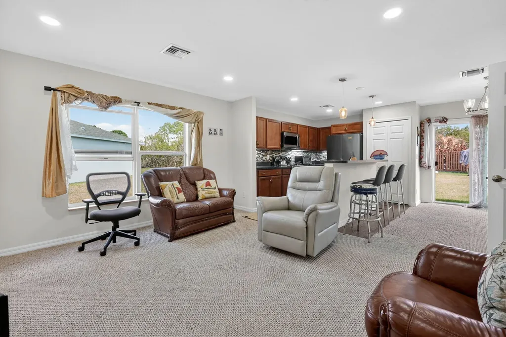 6217 NW Gatun Court Port St Lucie FL 34986