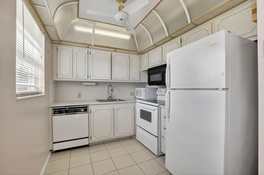 116 Preston C Boca Raton FL 33434