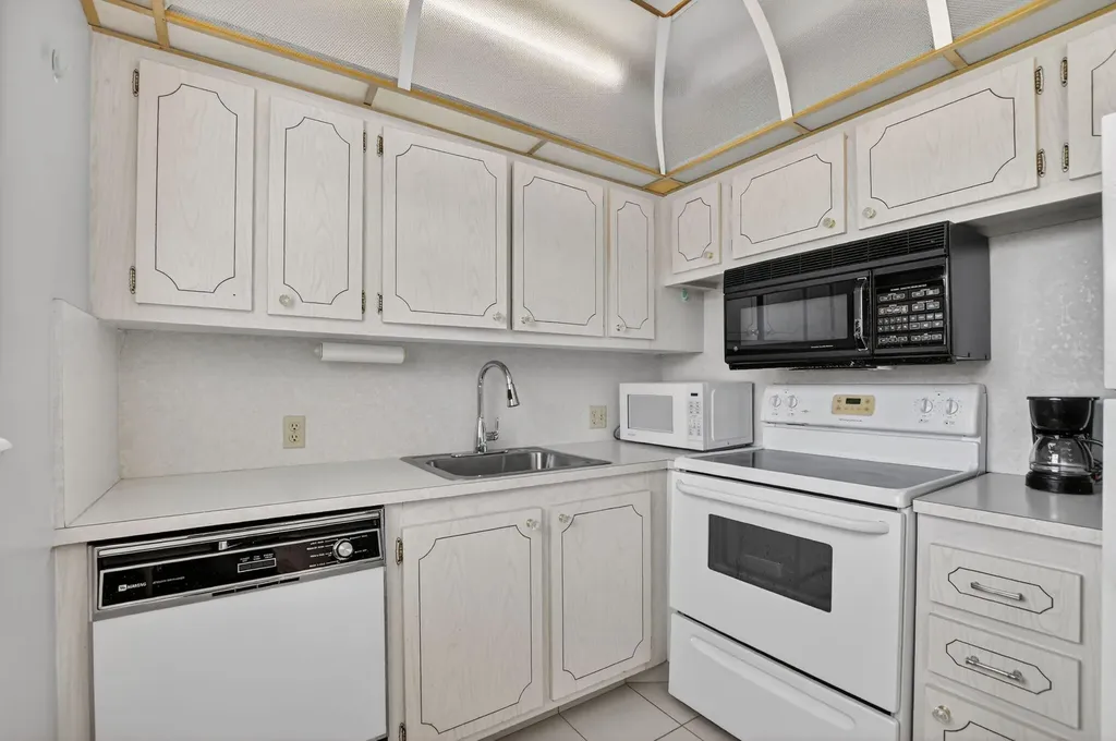 116 Preston C Boca Raton FL 33434