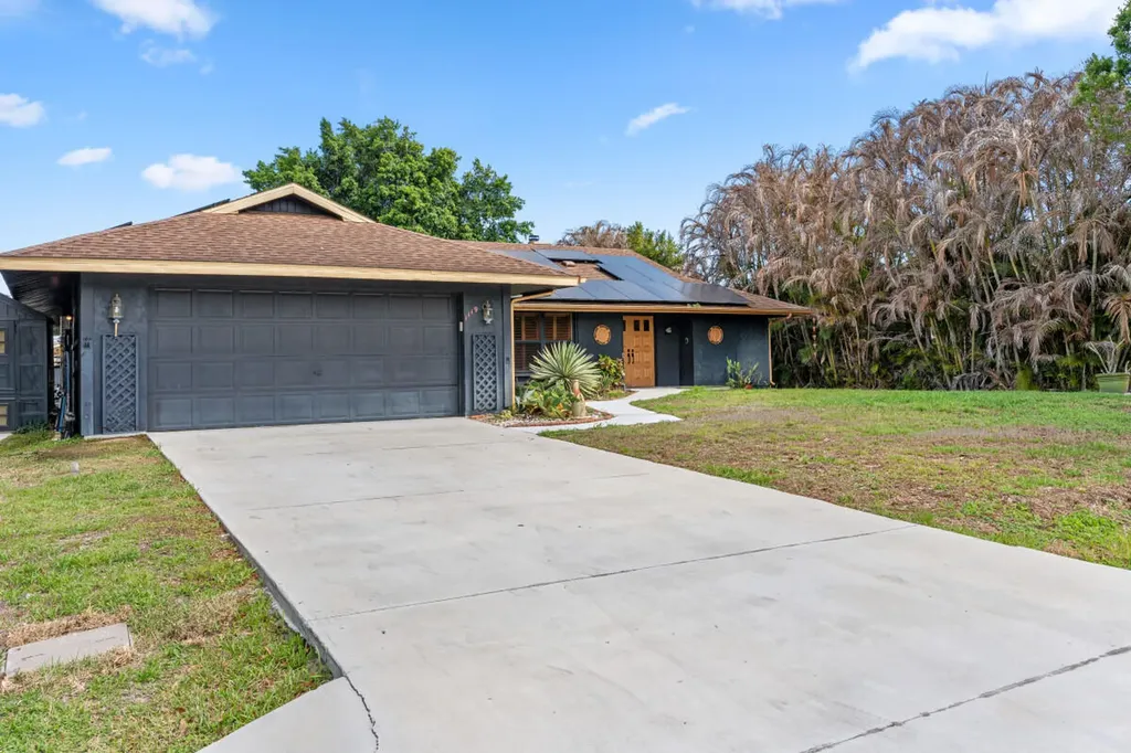 1119 SE Cambridge Drive Port St Lucie FL 34952