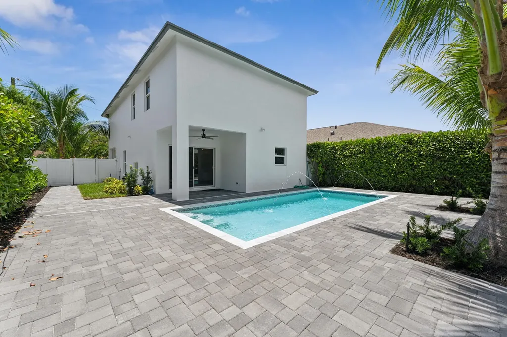 522 Lucky Lane Delray Beach FL 33444
