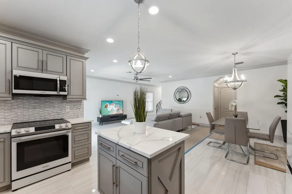 522 Lucky Lane Delray Beach FL 33444