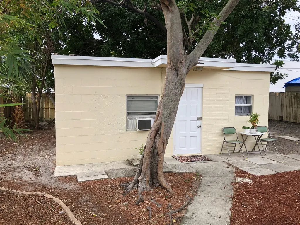 1025 N H Street Lake Worth Beach FL 33460