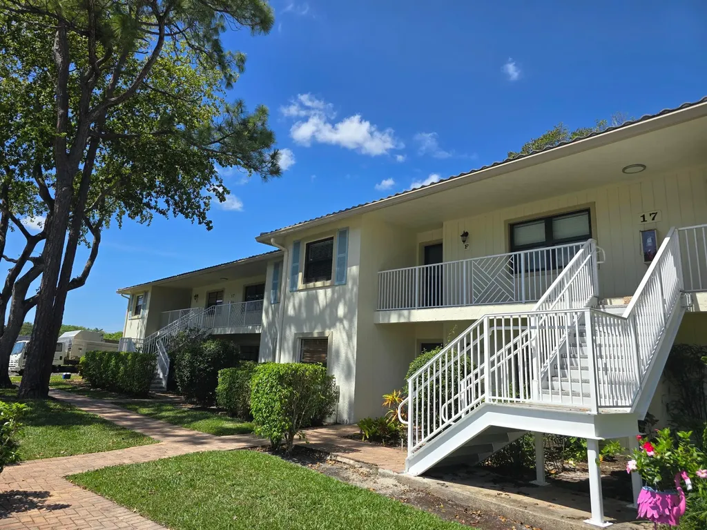 17 Westgate Lane Boynton Beach FL 33436