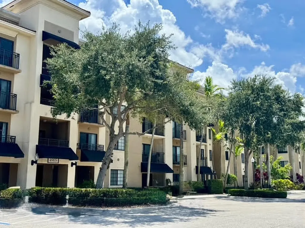 4905 Midtown Lane Palm Beach Gardens FL 33418
