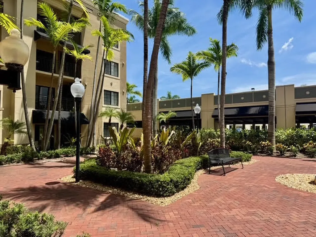 4905 Midtown Lane Palm Beach Gardens FL 33418