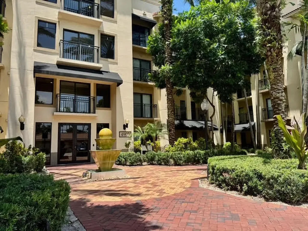 4905 Midtown Lane Palm Beach Gardens FL 33418