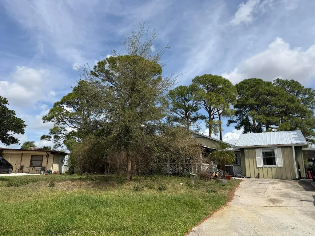 161 SE Carter Avenue Port St Lucie FL 34983