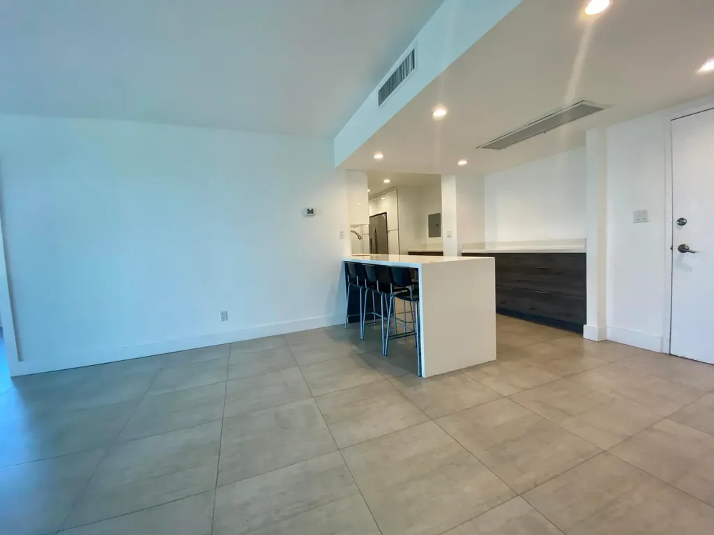 5401 Collins Avenue Miami Beach FL 33140