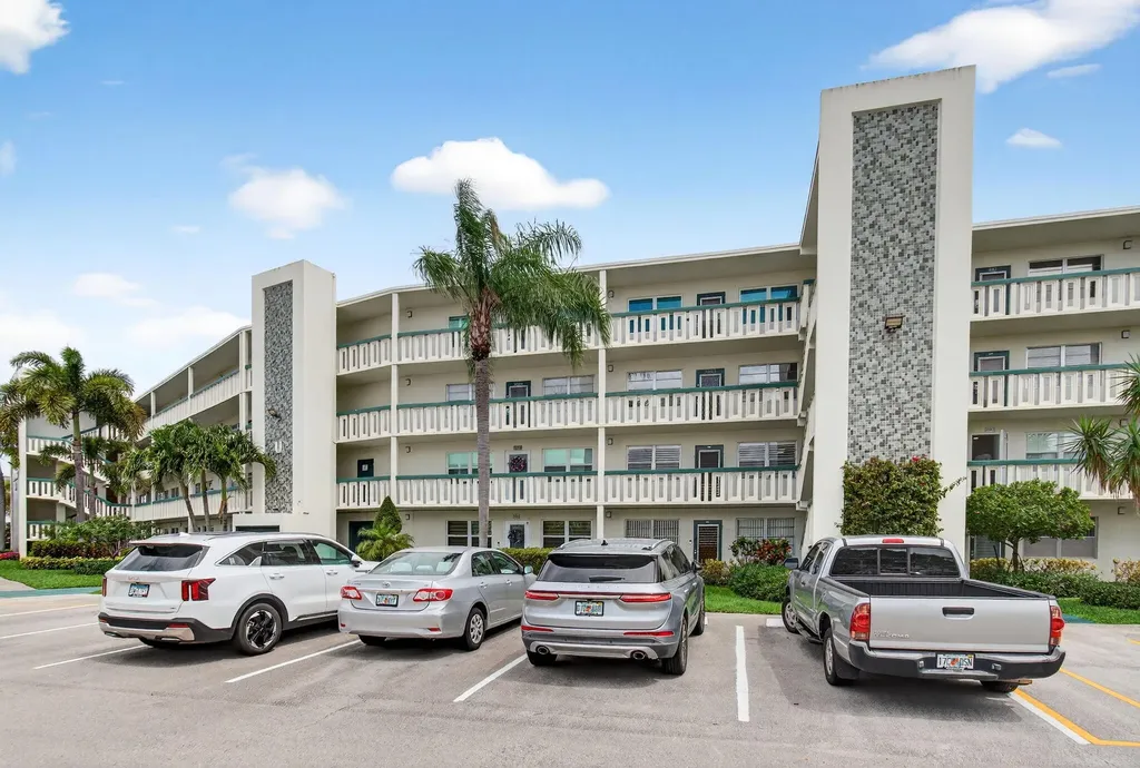 3084 Oakridge U Deerfield Beach FL 33442