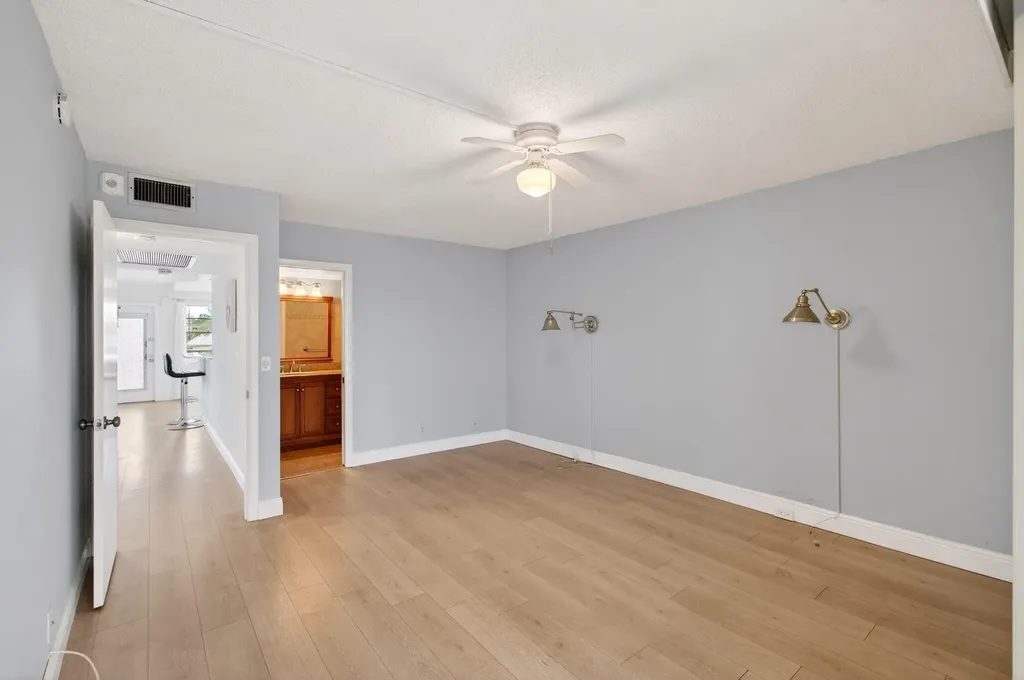 3084 Oakridge U Deerfield Beach FL 33442