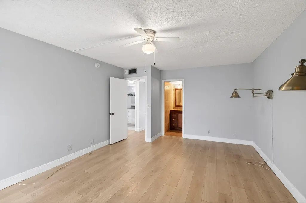 3084 Oakridge U Deerfield Beach FL 33442