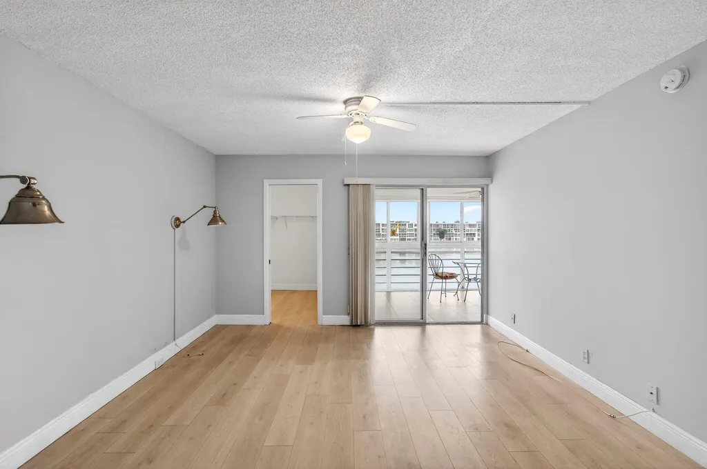 3084 Oakridge U Deerfield Beach FL 33442