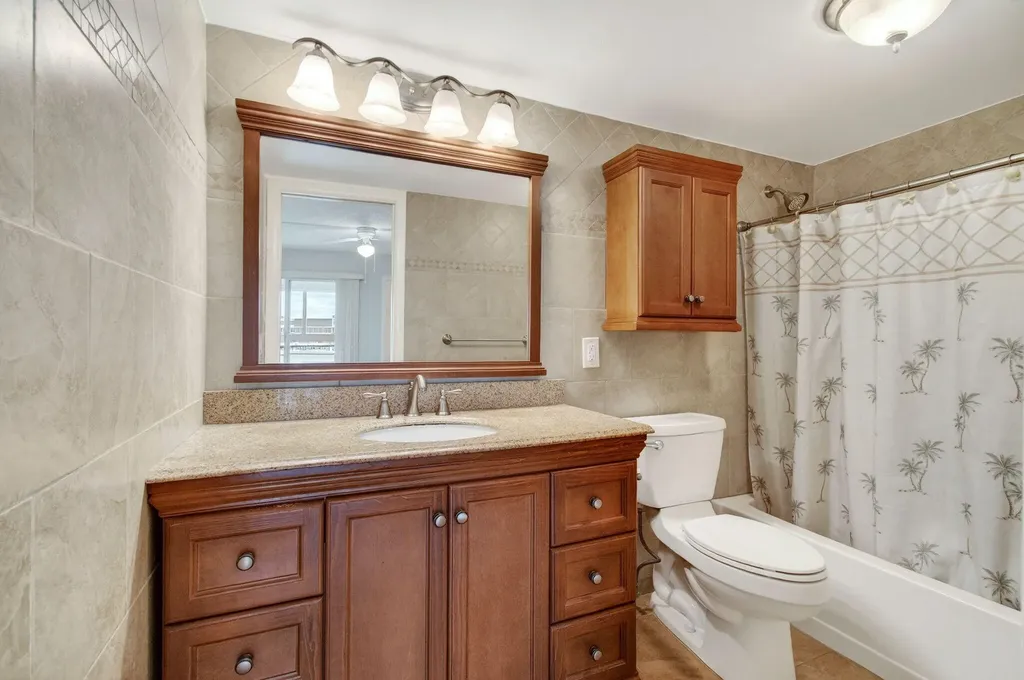 3084 Oakridge U Deerfield Beach FL 33442