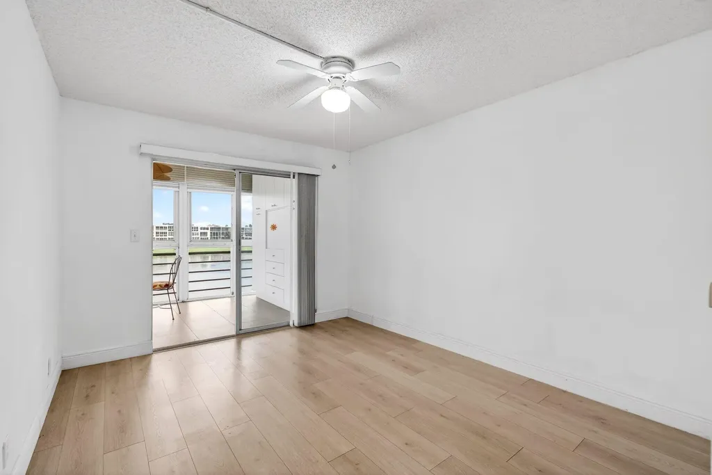 3084 Oakridge U Deerfield Beach FL 33442