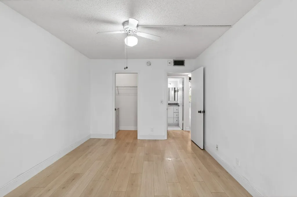 3084 Oakridge U Deerfield Beach FL 33442