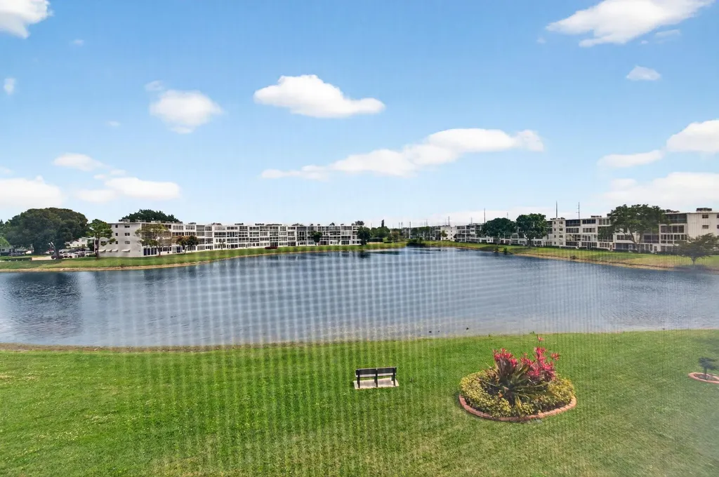 3084 Oakridge U Deerfield Beach FL 33442