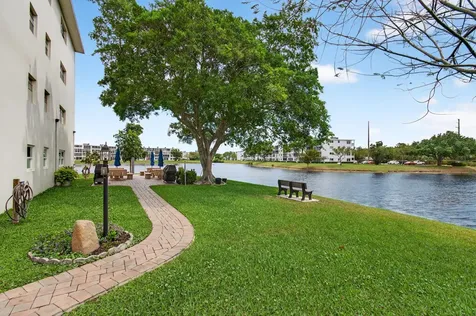 3084 Oakridge U Deerfield Beach FL 33442