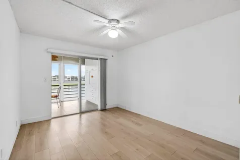 3084 Oakridge U Deerfield Beach FL 33442