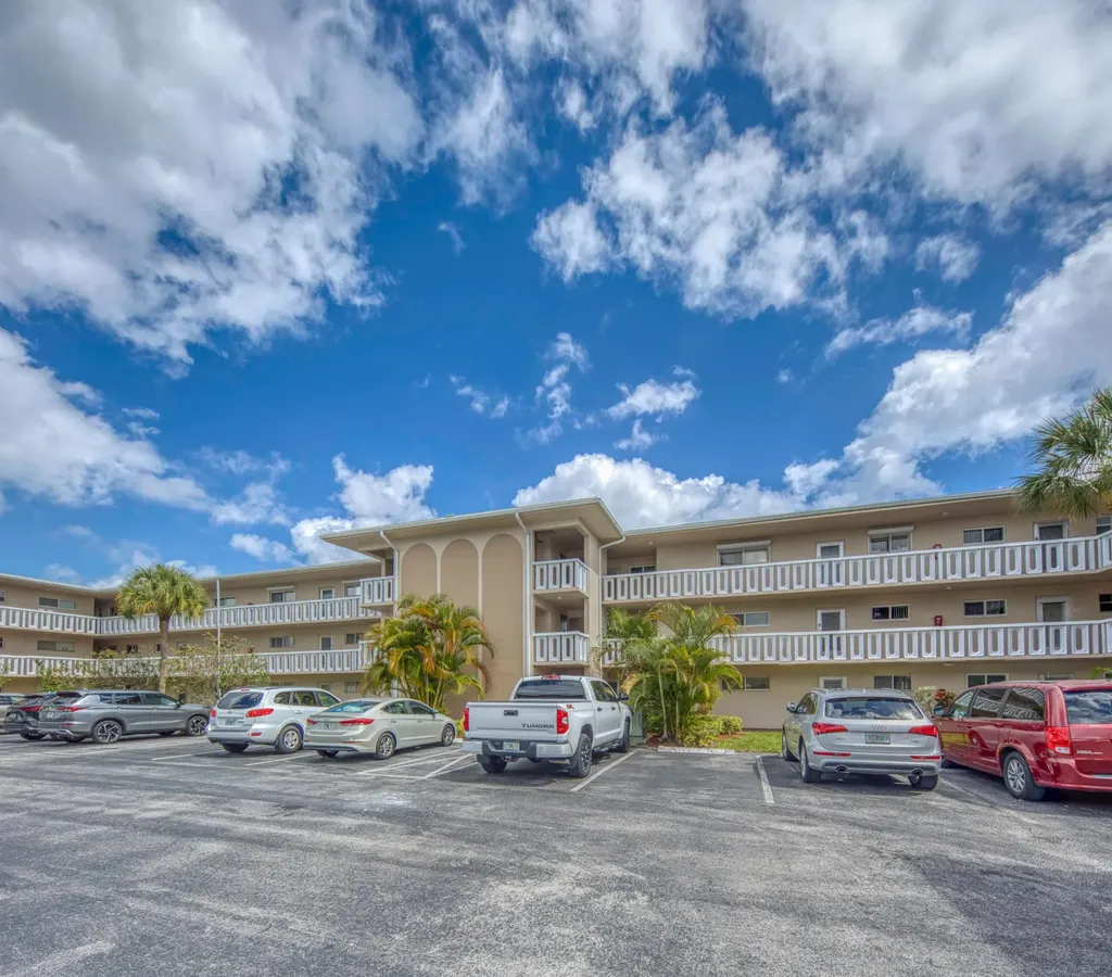 2566 Garden Drive S Lake Worth Beach FL 33461