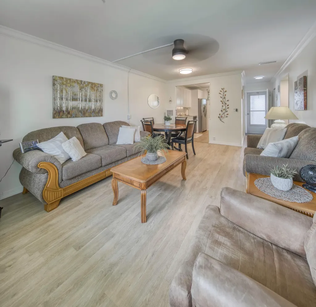 2566 Garden Drive S Lake Worth Beach FL 33461