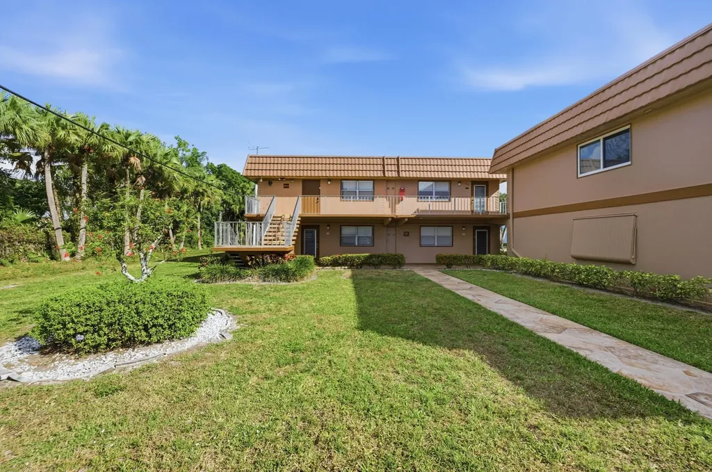 336 Brittany G Delray Beach FL 33446