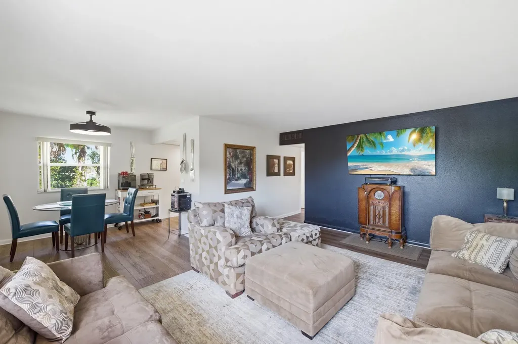 336 Brittany G Delray Beach FL 33446
