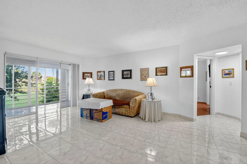 3810 Via Poinciana Lake Worth FL 33467