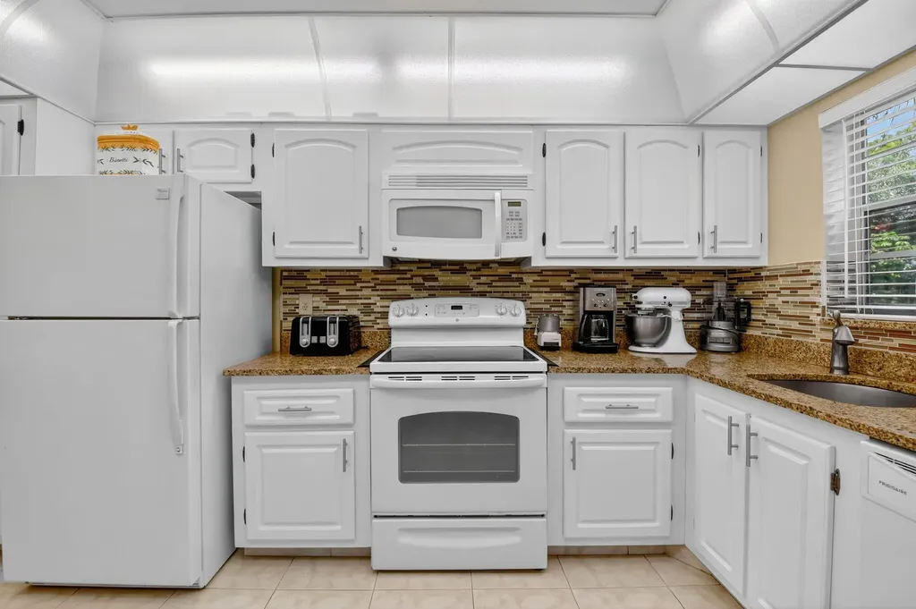 3810 Via Poinciana Lake Worth FL 33467