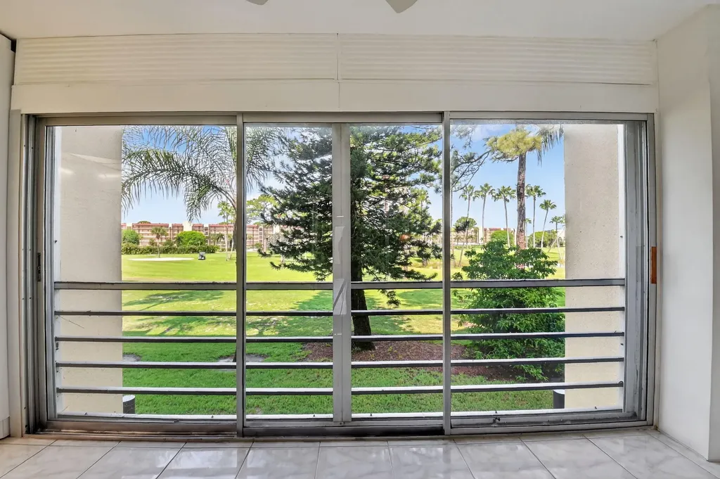 3810 Via Poinciana Lake Worth FL 33467