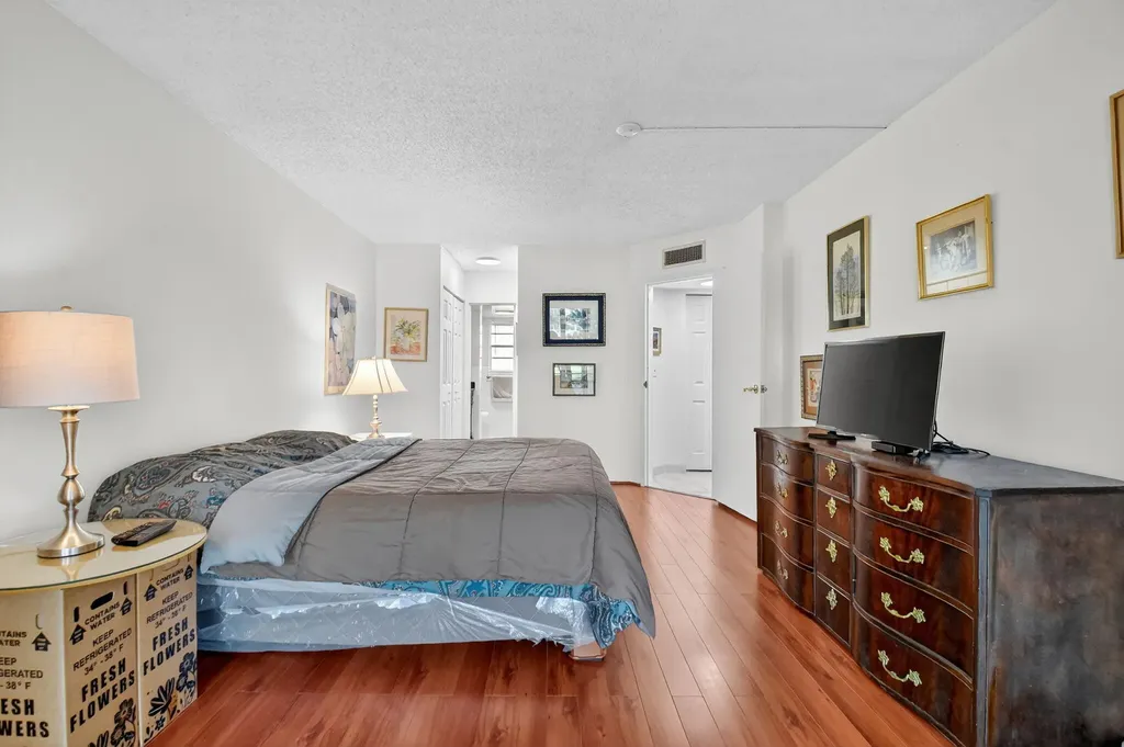 3810 Via Poinciana Lake Worth FL 33467