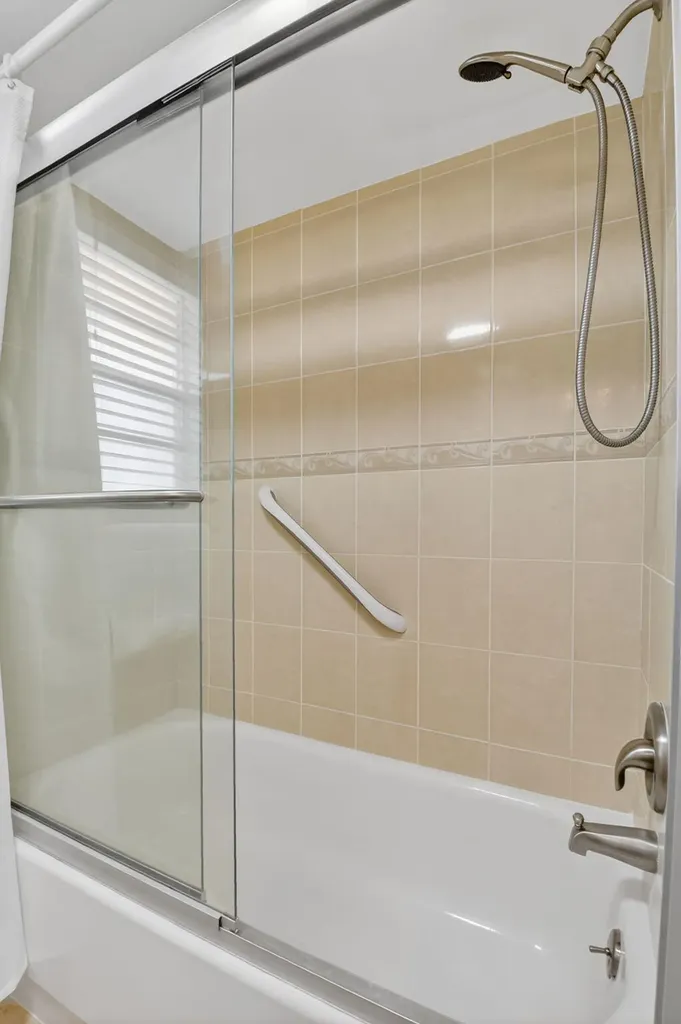 3810 Via Poinciana Lake Worth FL 33467