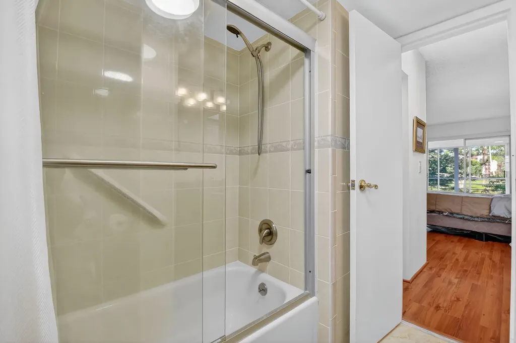 3810 Via Poinciana Lake Worth FL 33467