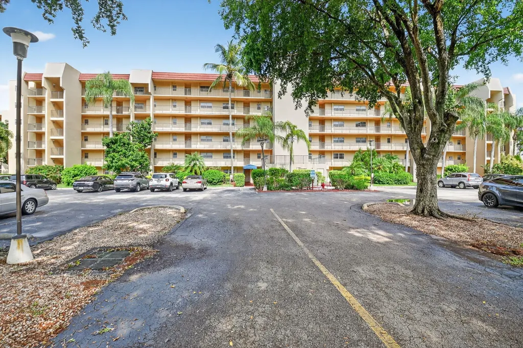3810 Via Poinciana Lake Worth FL 33467