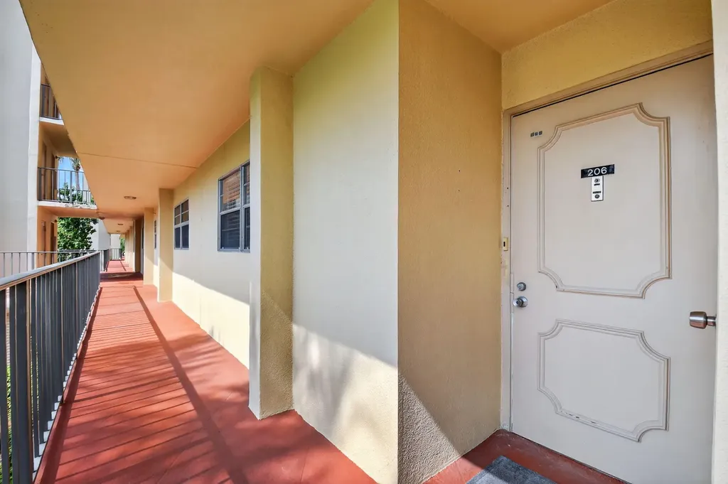 3810 Via Poinciana Lake Worth FL 33467