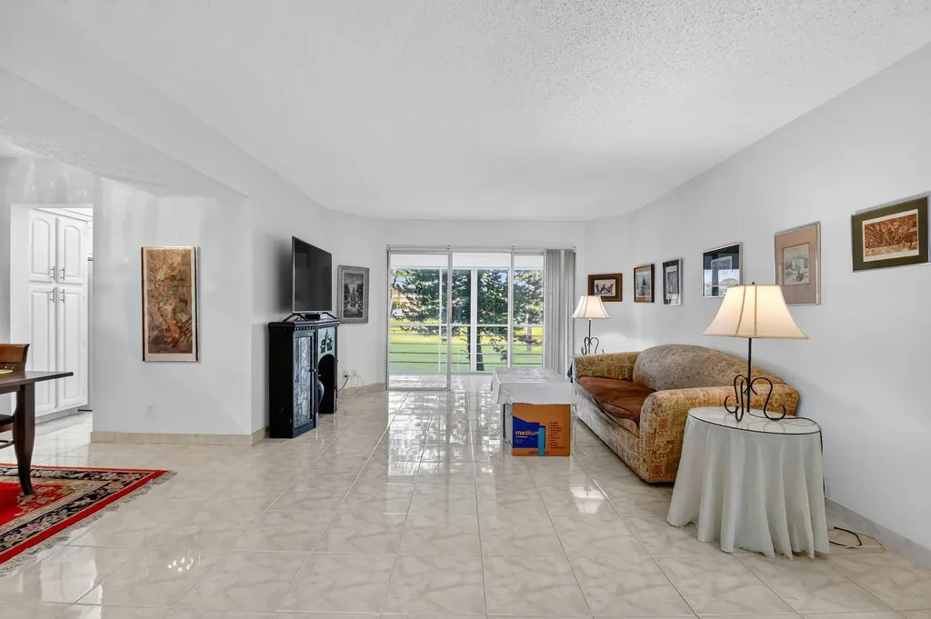 3810 Via Poinciana Lake Worth FL 33467
