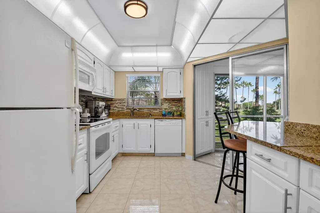 3810 Via Poinciana Lake Worth FL 33467
