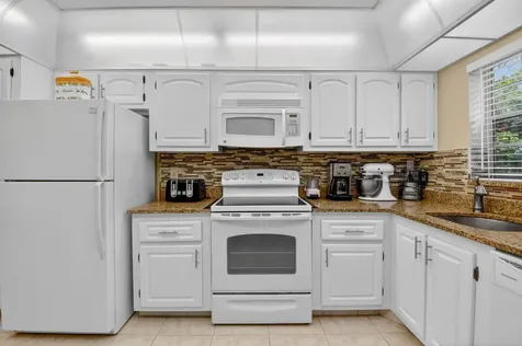 3810 Via Poinciana Lake Worth FL 33467
