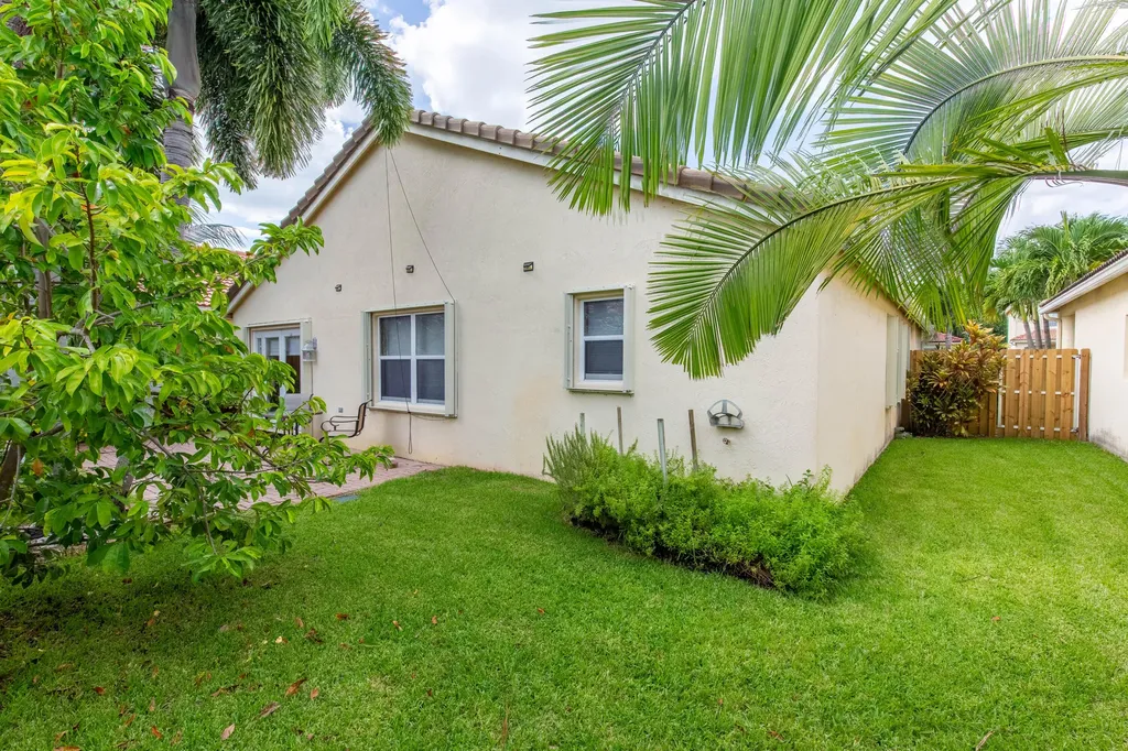 10746 Oak Bend Way Wellington FL 33414