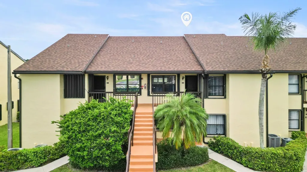 4698 Lucerne Lakes Boulevard E Lake Worth FL 33467