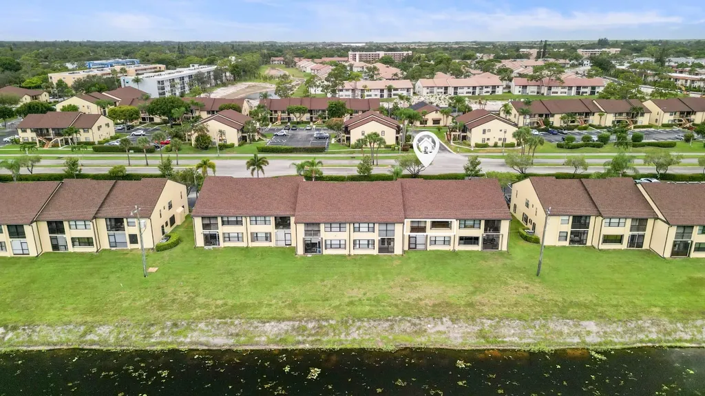 4698 Lucerne Lakes Boulevard E Lake Worth FL 33467
