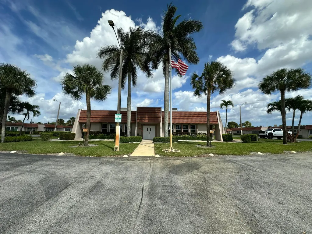 5725 Fernley Drive E West Palm Beach FL 33415
