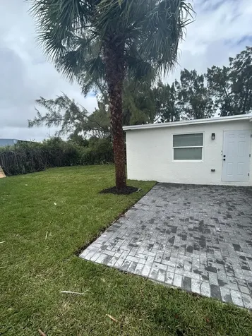 1531 W Avenue H W Riviera Beach FL 33404