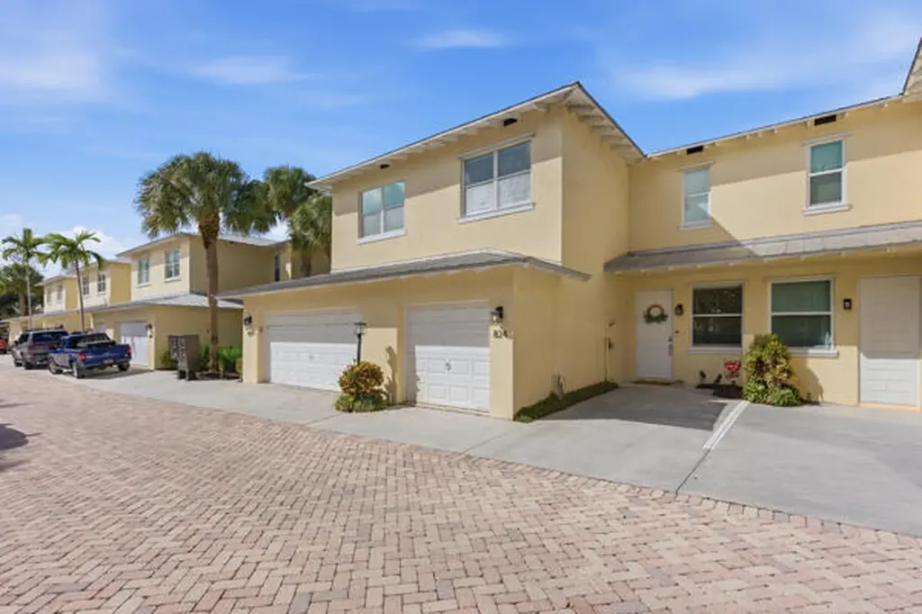 824 SE 4th Court Deerfield Beach FL 33441