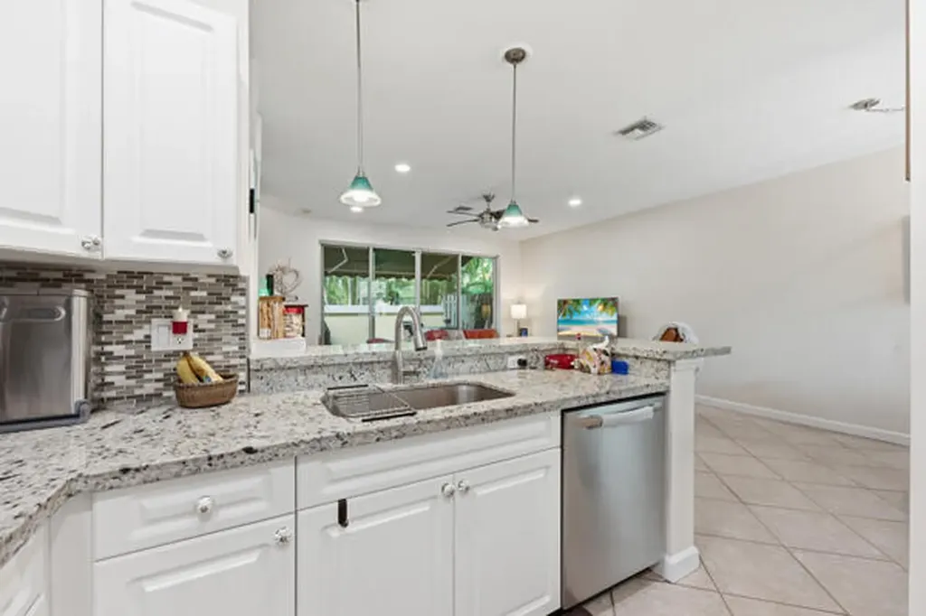 824 SE 4th Court Deerfield Beach FL 33441
