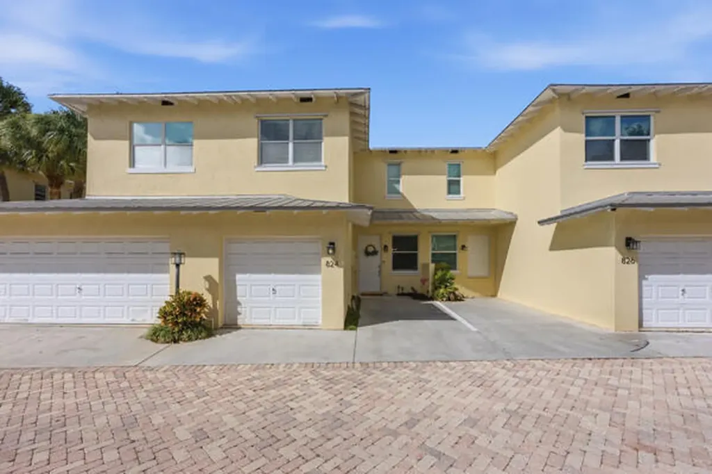 824 SE 4th Court Deerfield Beach FL 33441