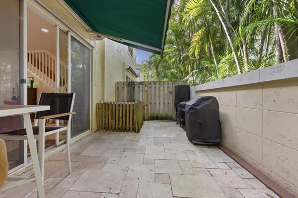 824 SE 4th Court Deerfield Beach FL 33441